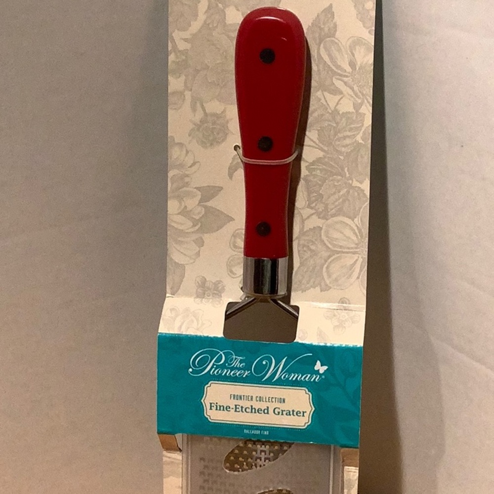 New pioneer woman fine etched grater - Picture 3 of 3